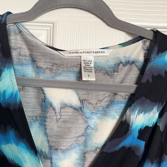 Diane Von Furstenberg Blue Printed Silk Wrap Begona Dress - Picture 4 of 11